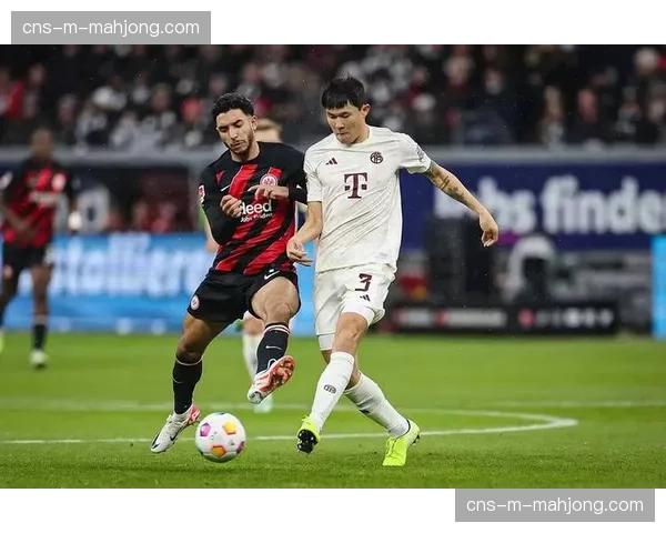 法兰克福1-1逼平拜仁慕尼黑，图塔头球建功