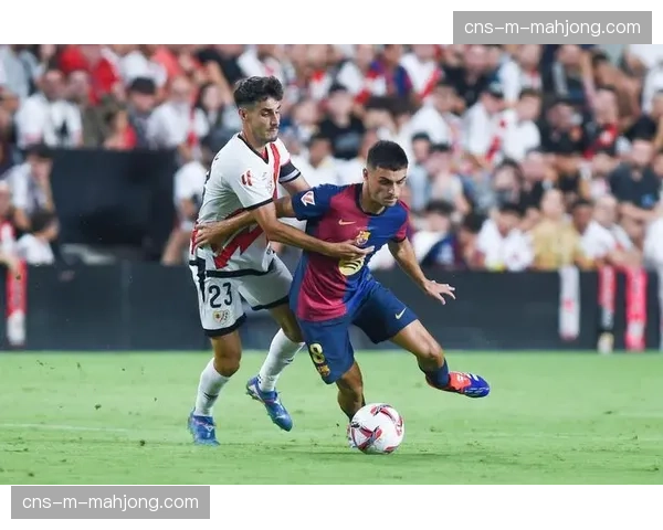 特写：在巴塞罗那足球主题书店，老球迷收集的百年西甲剪报