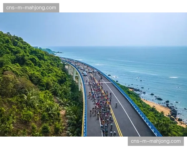 环海南岛国际公路自行车赛4月15日开赛，20支车队穿越全岛